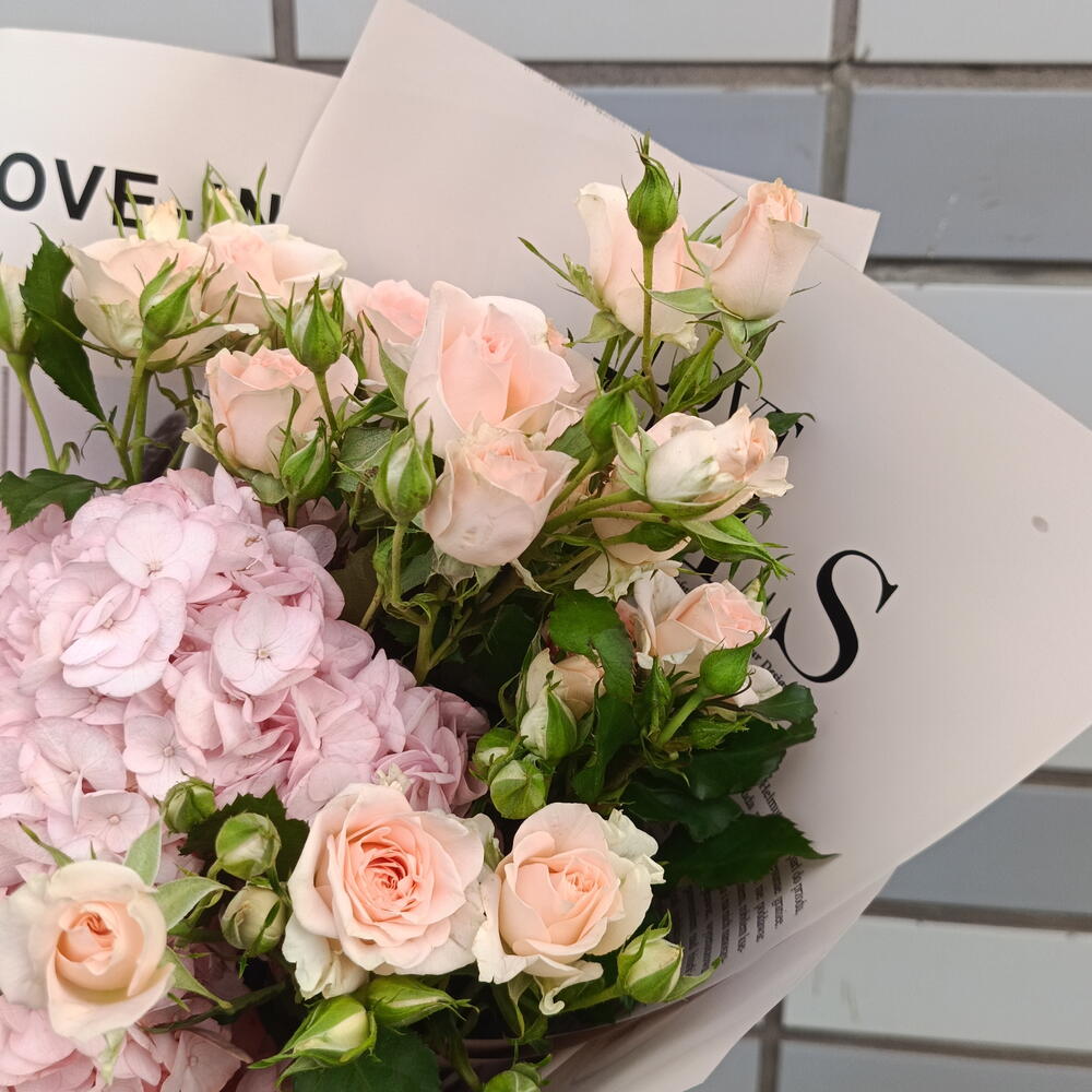 Гортензия и кустовая роза 🌸Стильный букет с всеми любимыми гортензиями и кустовой розой 😍