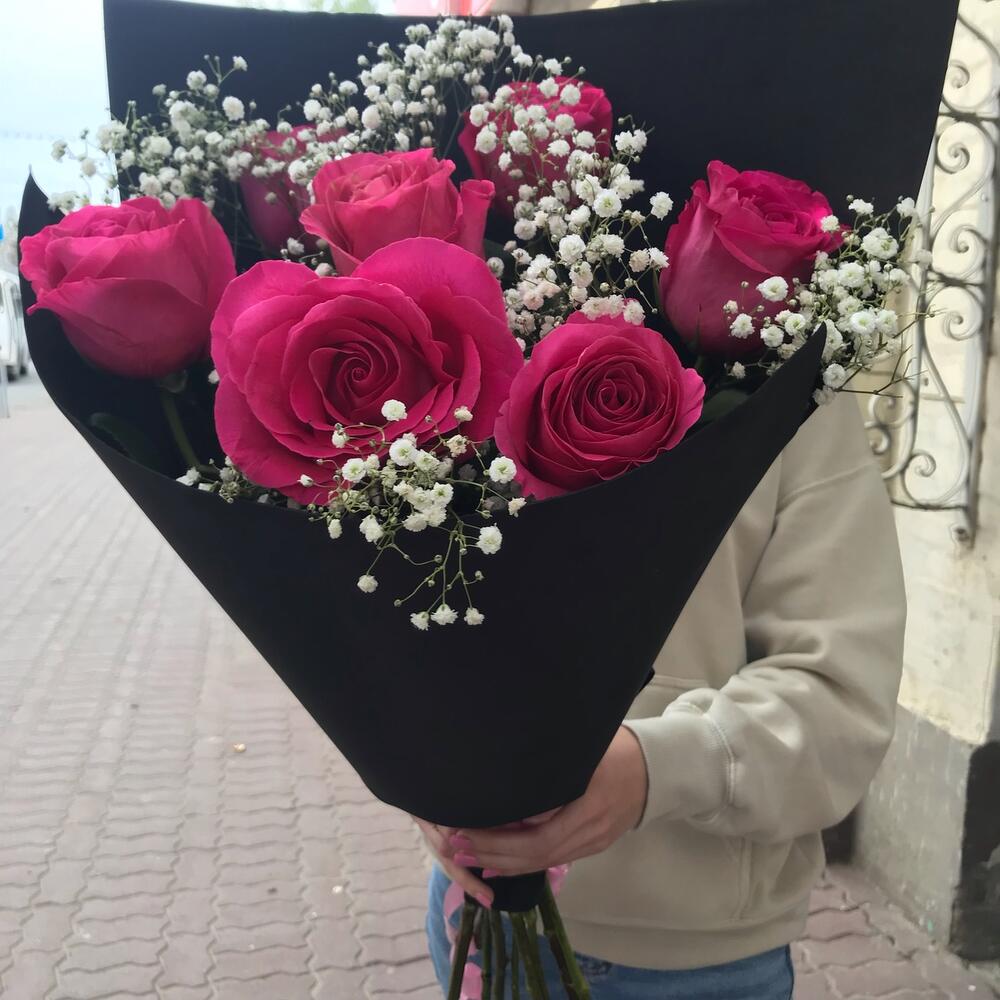 Яркий букет с розами