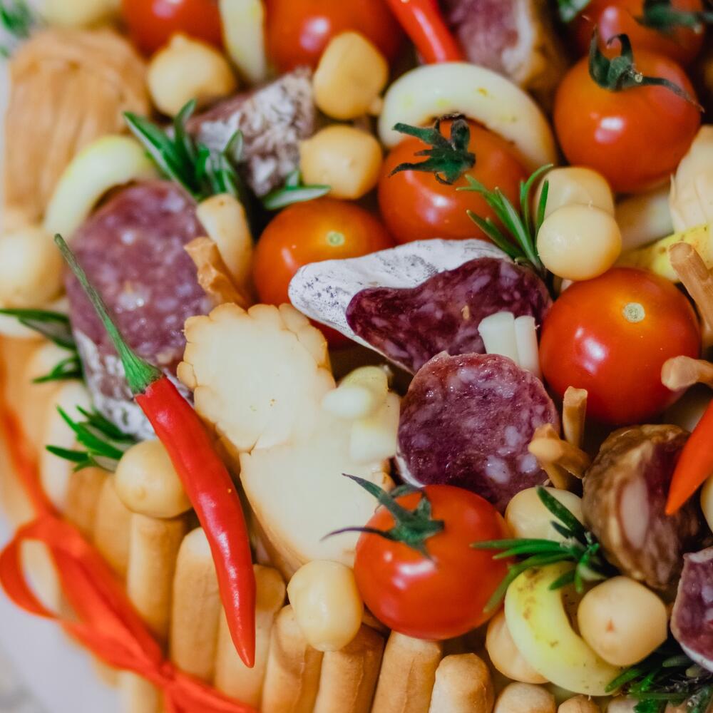 Торт из колбасы и сыра, Цветы и подарки Москва, Московская область ...