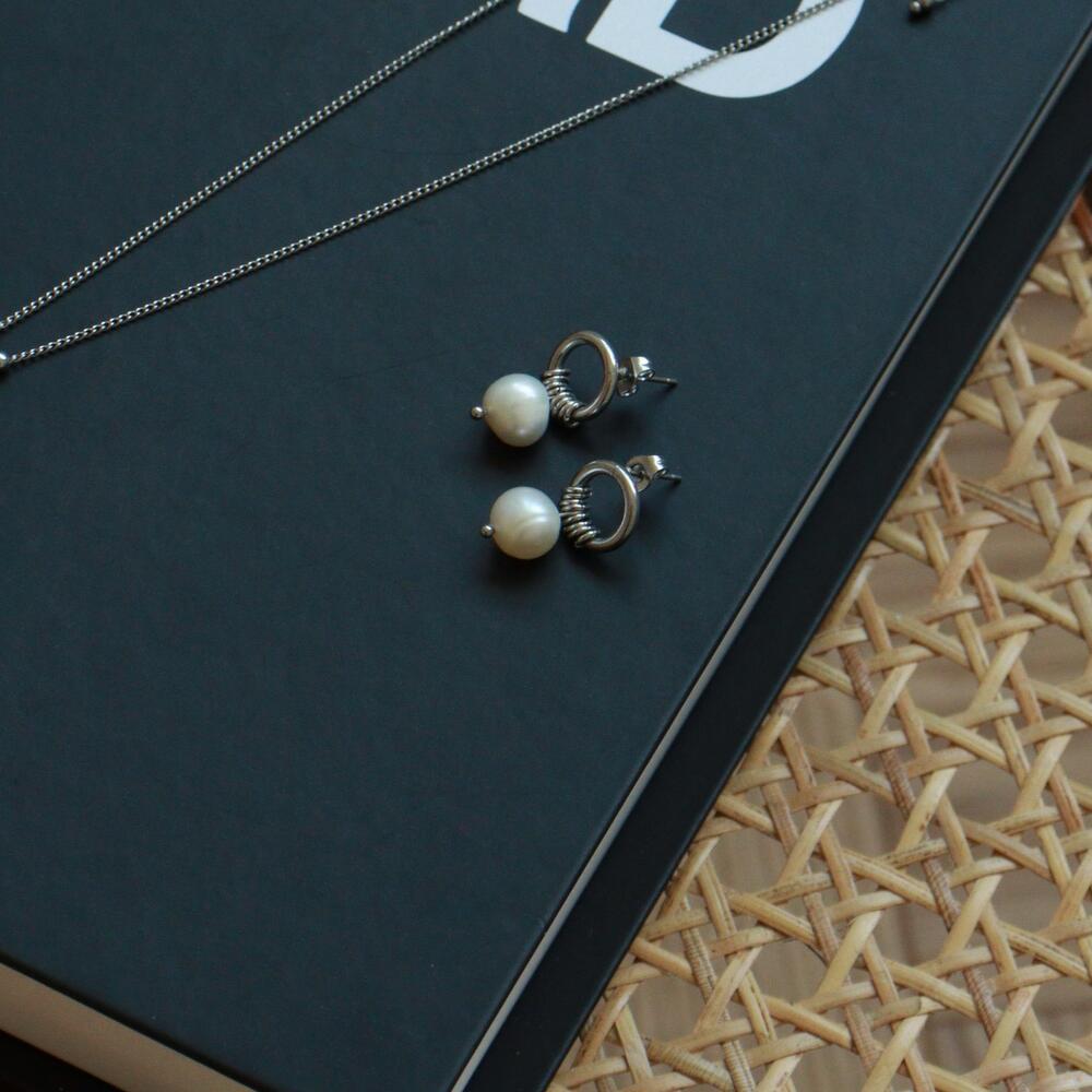 Earrings with natural river pearls and steel fittings