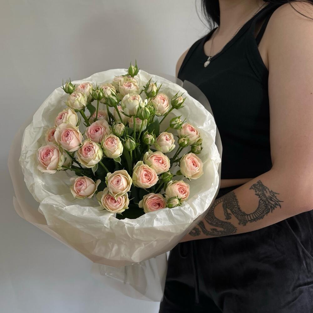 Lovely 🤍 букет из пионовидных кустовых роз 🌸