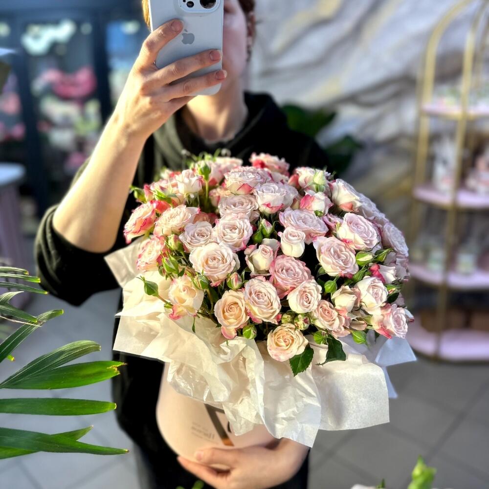Цветы в коробке Кустовая роза Рефлекс 15 штук