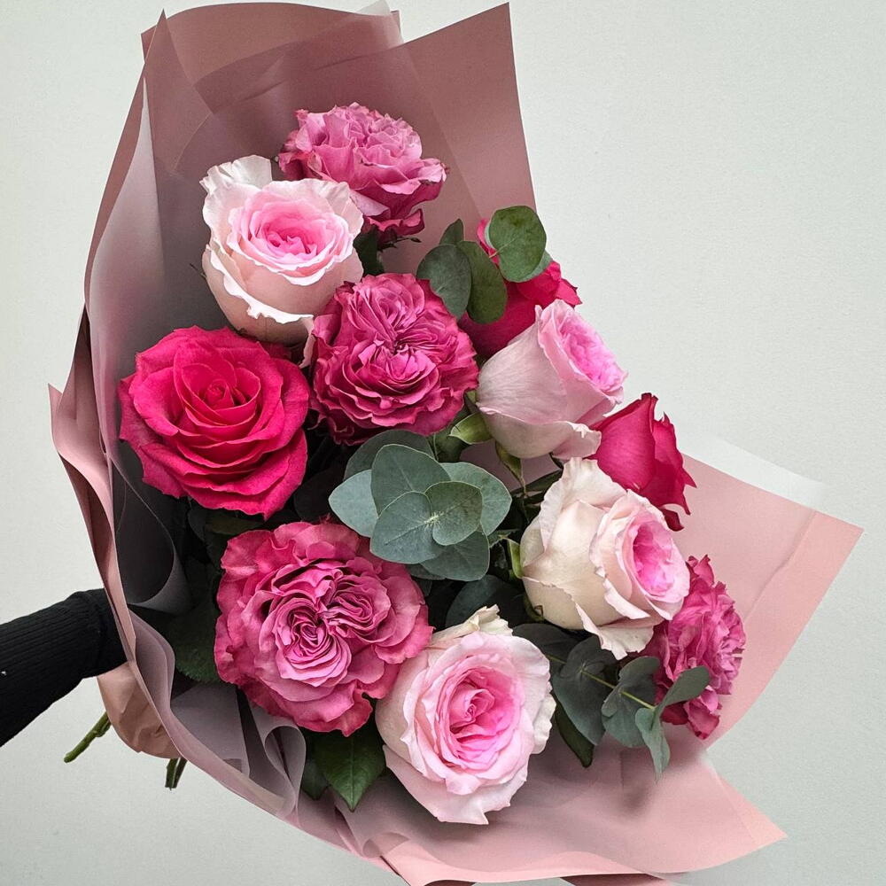 Микс из 11 розовых роз