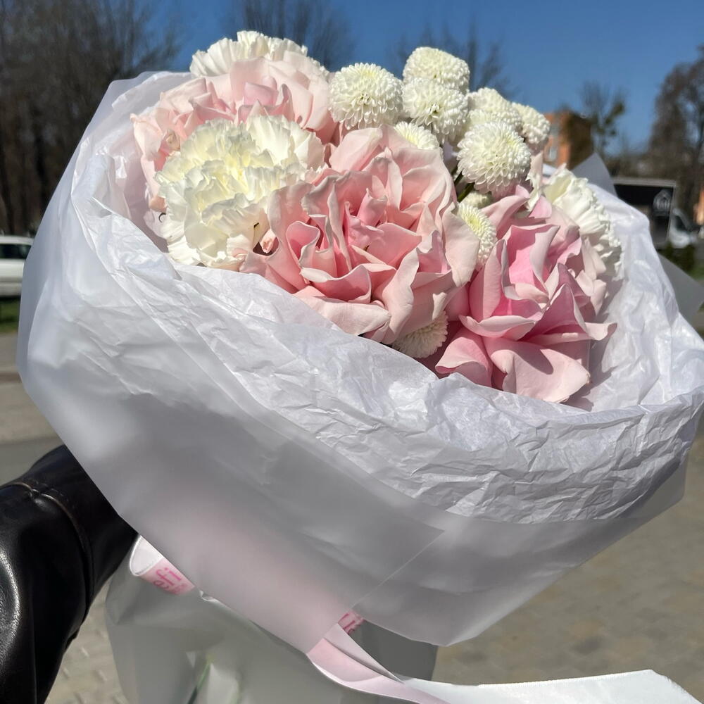 Розовый с нотками белого