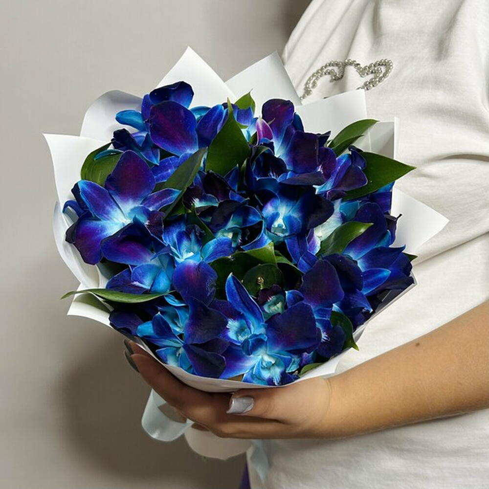 Букет живых цветов из космических орхидей 15шт