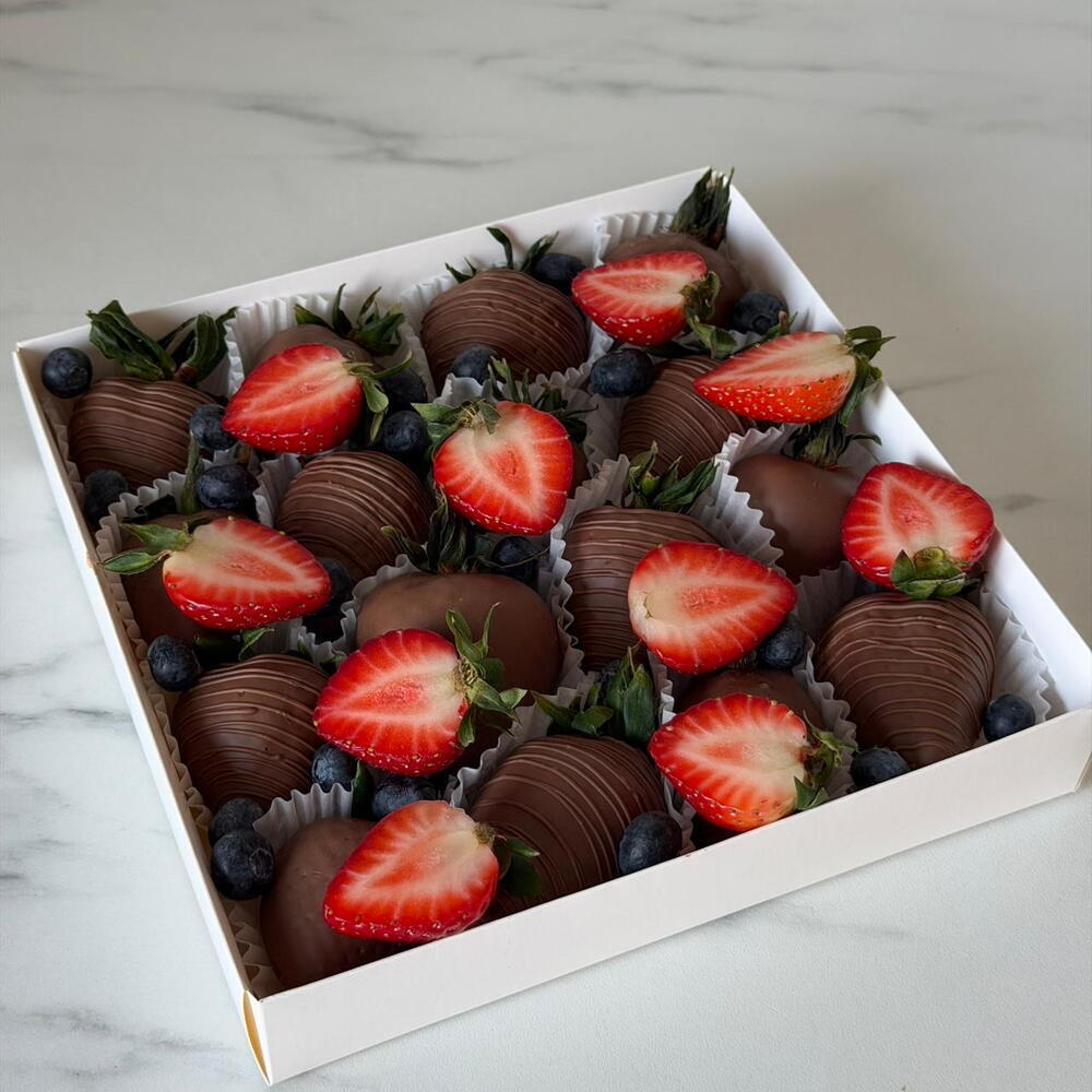 Chocolate-Covered Strawberry Delight Box