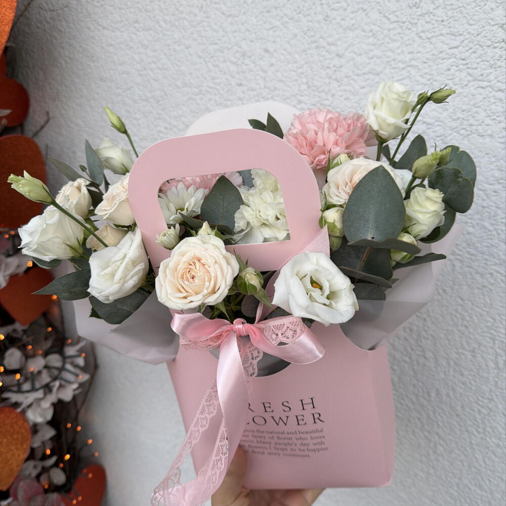 Обворожительная сумочка Bloom room, роза, диантус, эустома