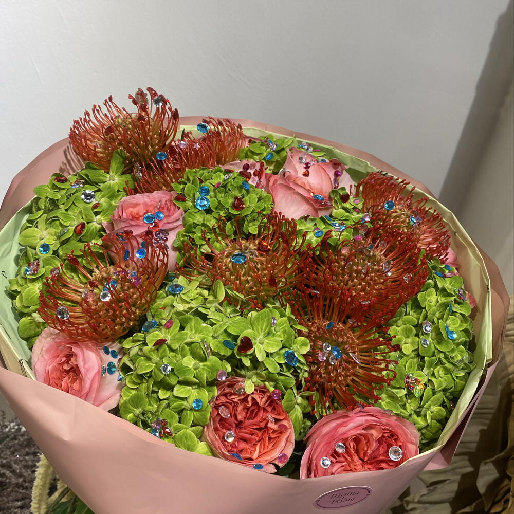 Яркий букет со стразами 💐