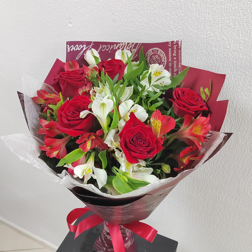 Альстромерии и розы🌹