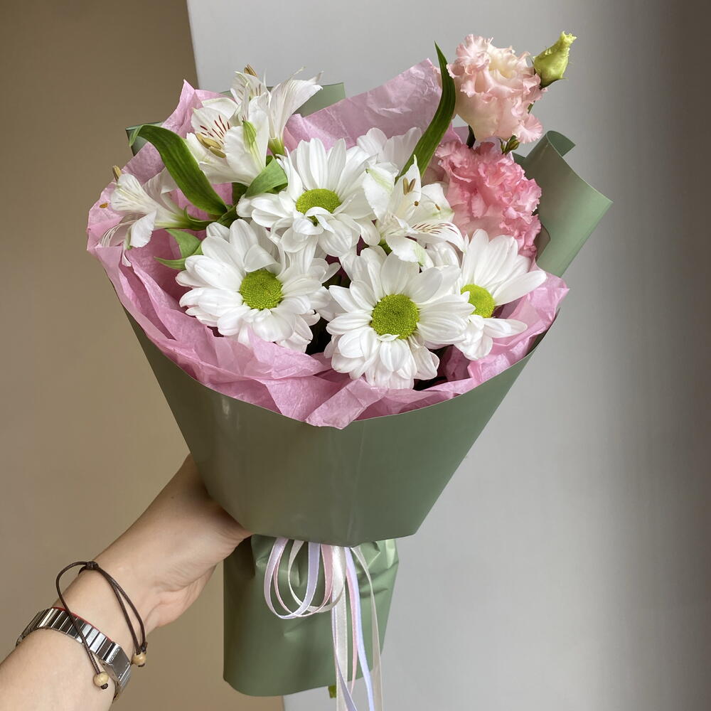 Букет-комплимент из эустомы, альстромерии и хризантемы чик 🌸