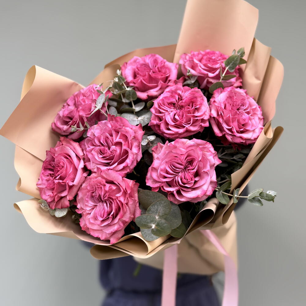 Монобукет «Secret of Love 🌹» из пионовидных роз сорта Кантри Блю и эвкалипта 🌸