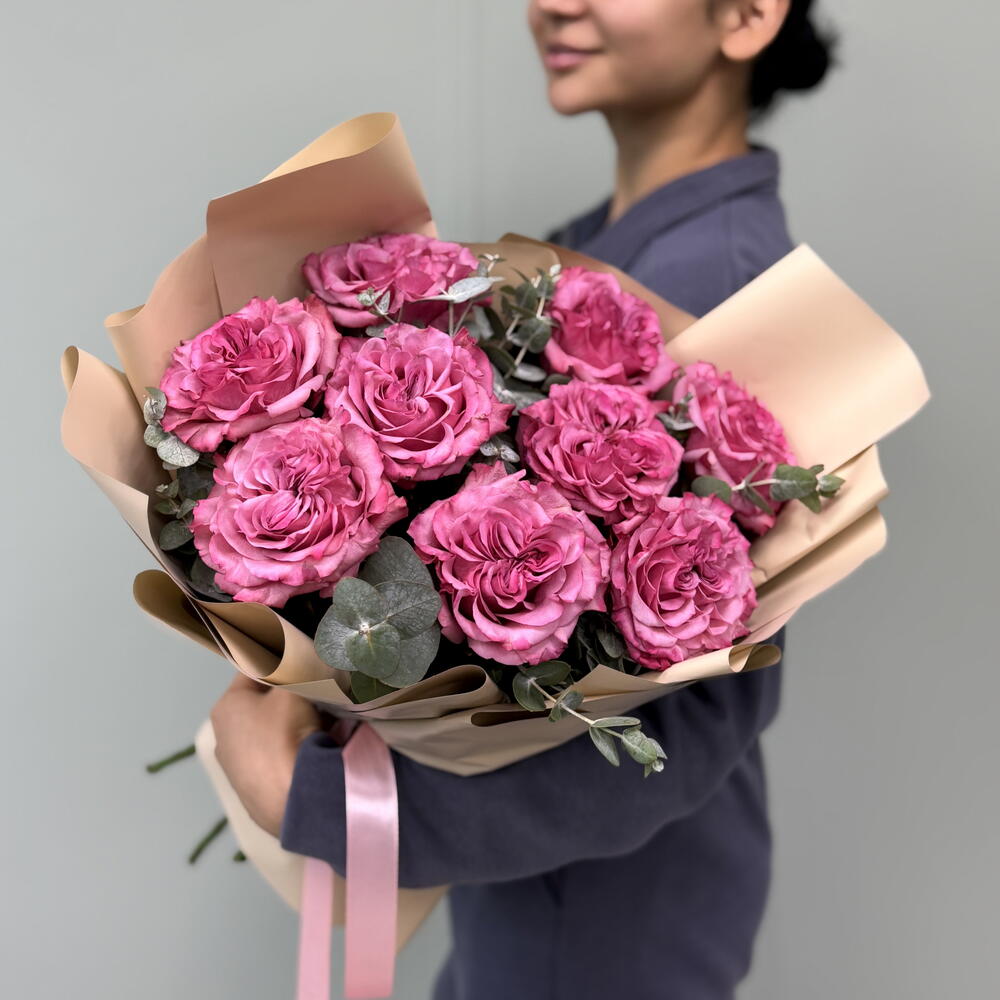 Монобукет «Secret of Love 🌹» из пионовидных роз сорта Кантри Блю и эвкалипта 🌸