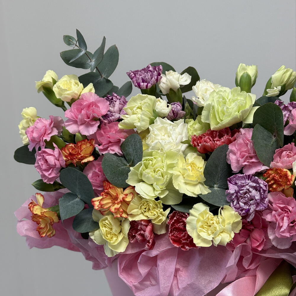 🎀 «Маленькая радуга 🌈 : композиция из разноцветных диантусов» с ароматным эвкалиптом 💐
