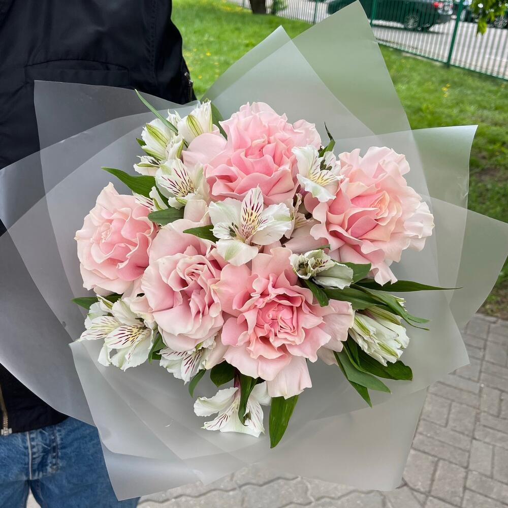 Нежный букет с французской розой