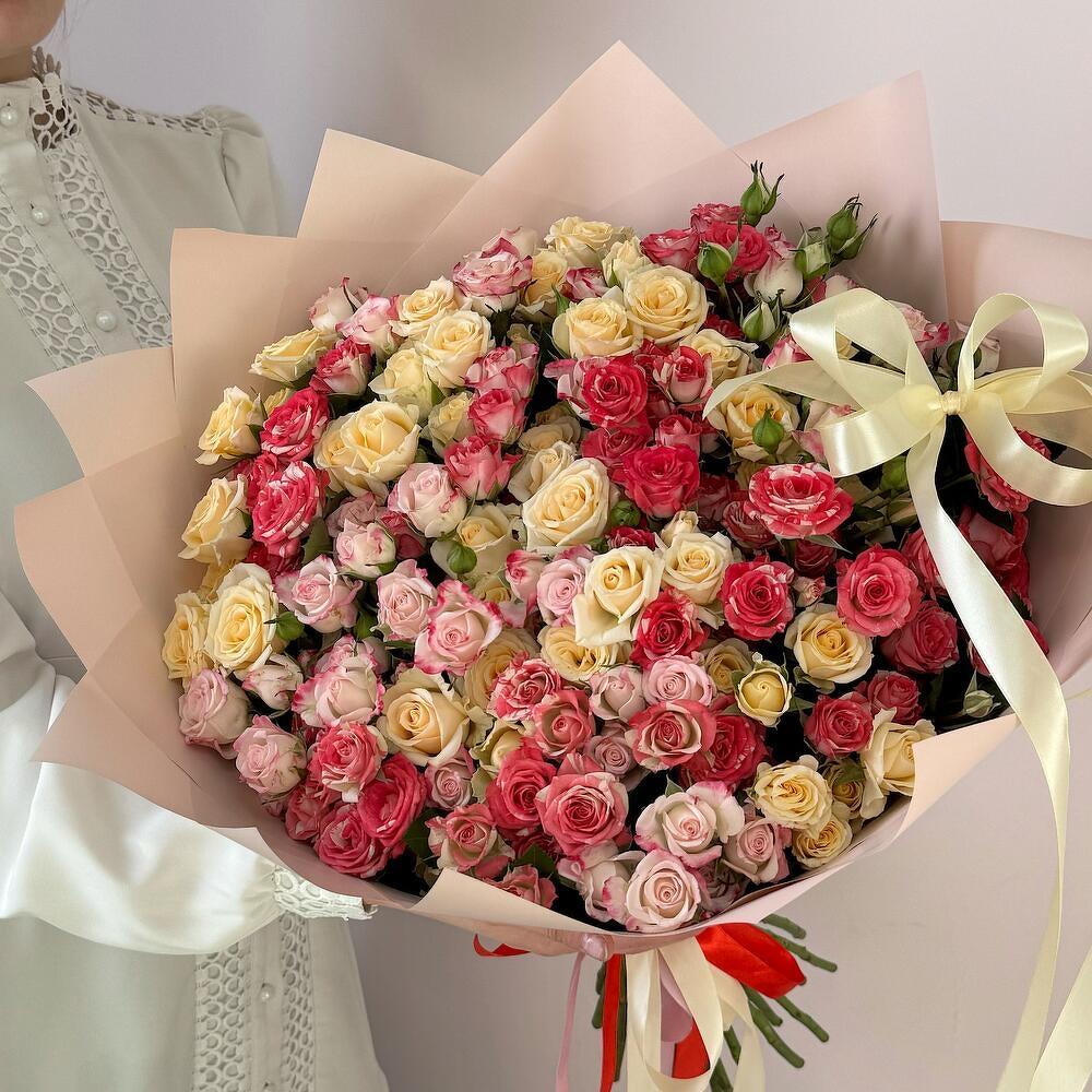 Букет из 29 кустовой розы микс