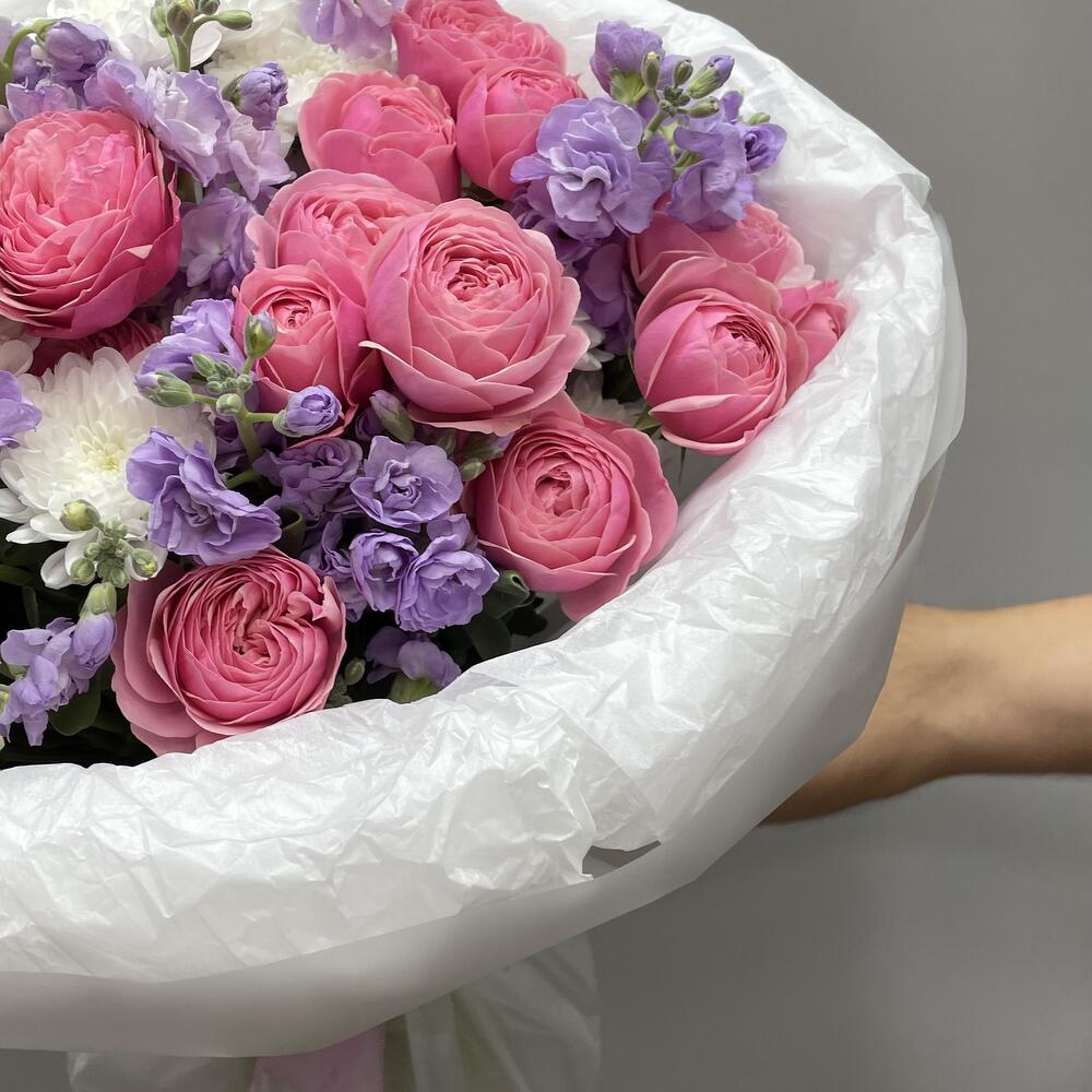 «Мелодия нежности» 💕 авторский букет из пионовидной розы, кустовой хризантемы и ароматной маттиолы