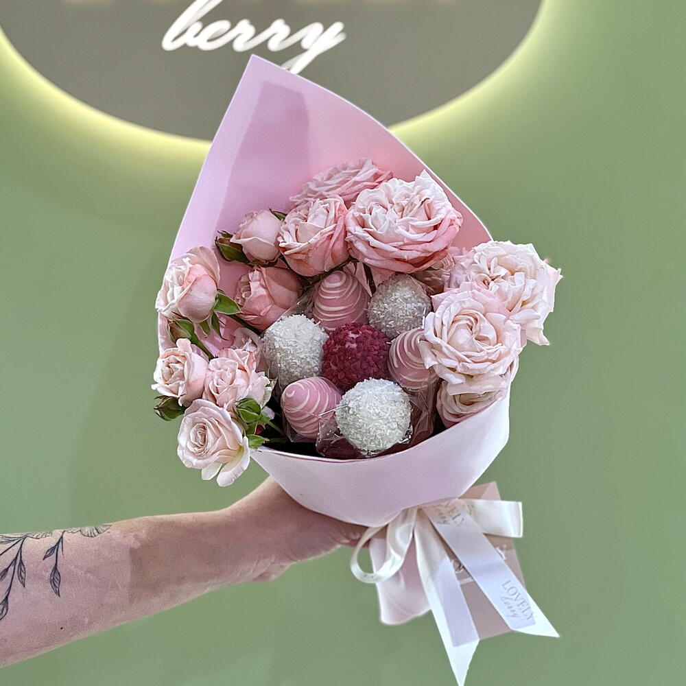 Акция от Vivienne Sabo, Букет из клубники в шоколаде и роз