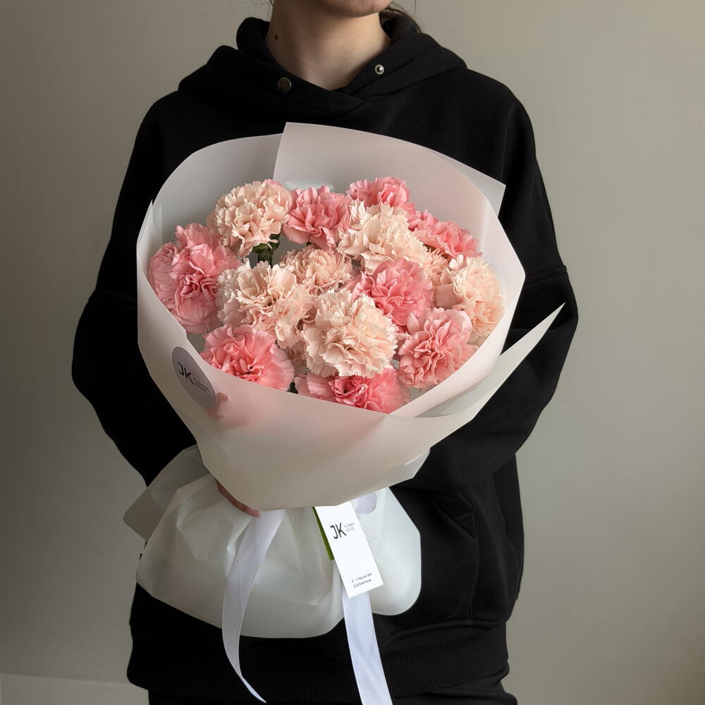 Mono bouquet of dianthus