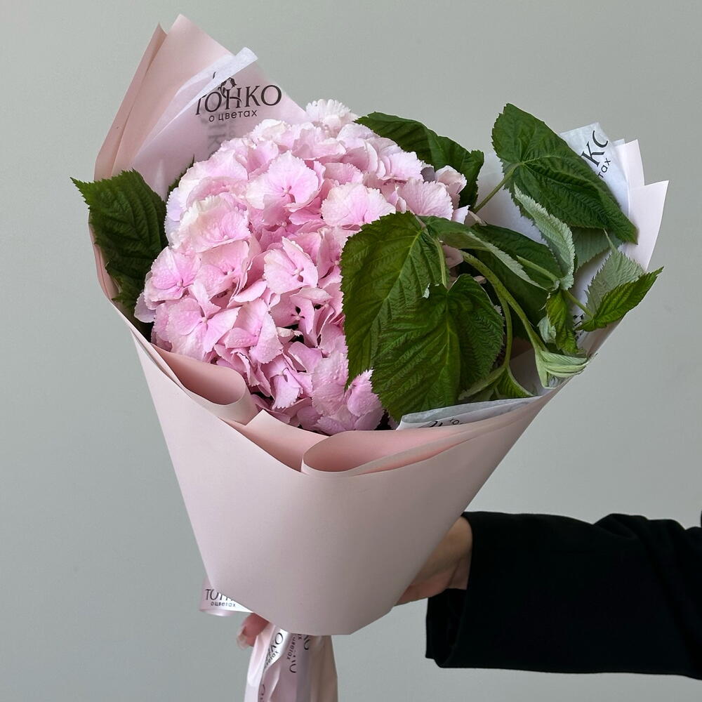 Букет с гортензией и малиной 🌸