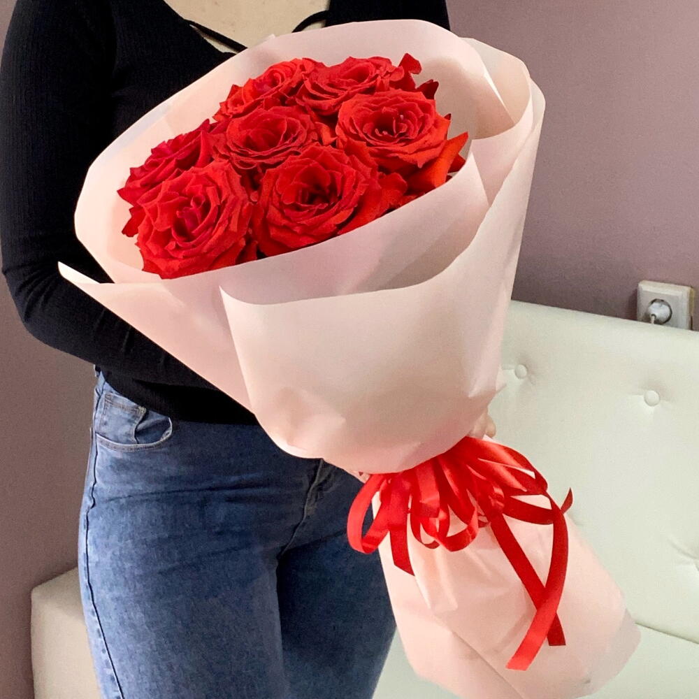 Алые розы