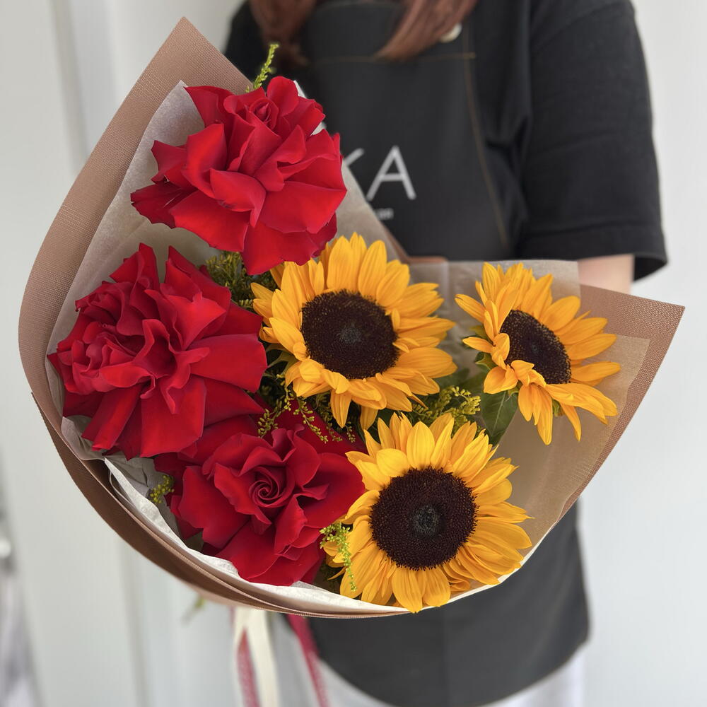 Букет с подсолнухами и розами для Учителя️🌻