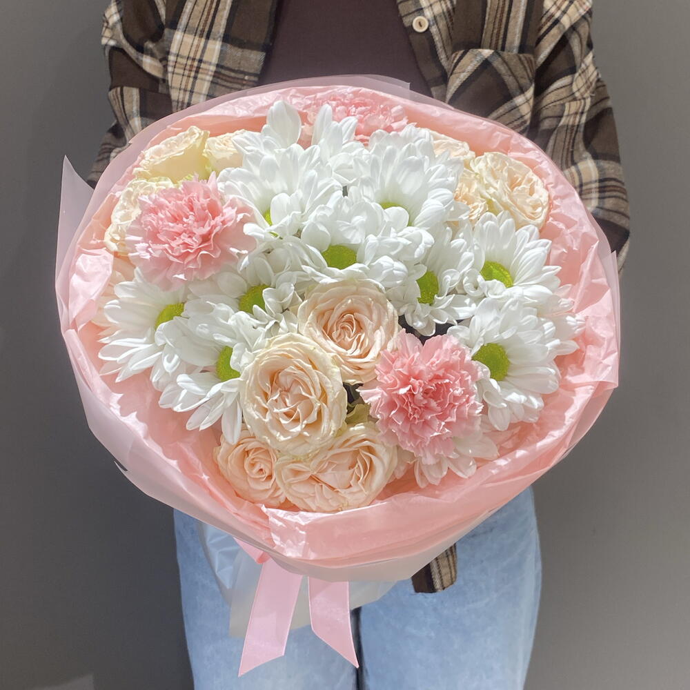 Милый букет из хризантемы,диантусов и кустовой розы 🌸🌸🌸