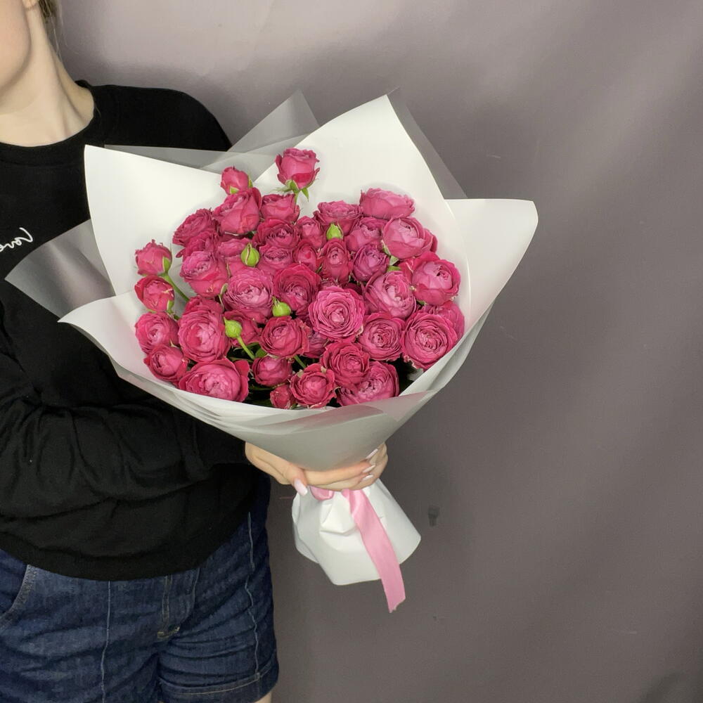 15 малиновых роз