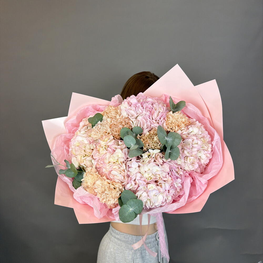 Букет с гортензией, красивыми диантусами и эвкалиптом 🌸🤍🌸