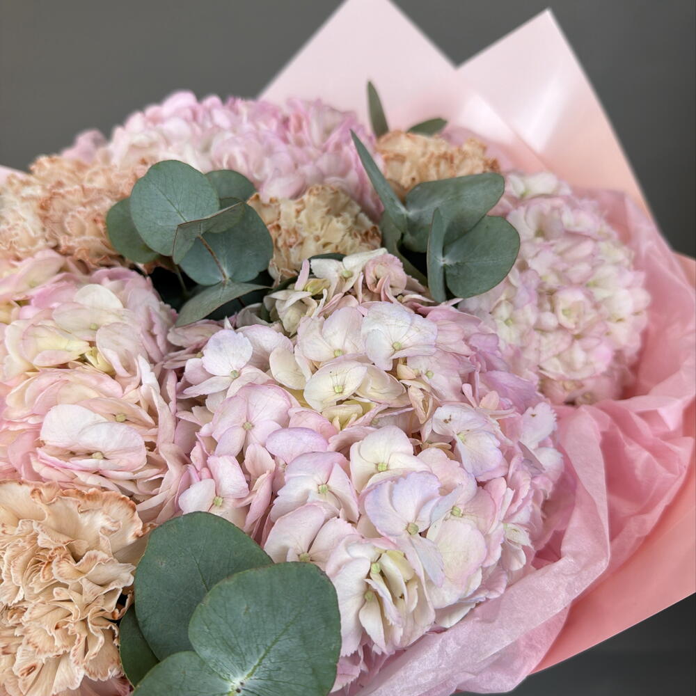 Букет с гортензией, красивыми диантусами и эвкалиптом 🌸🤍🌸
