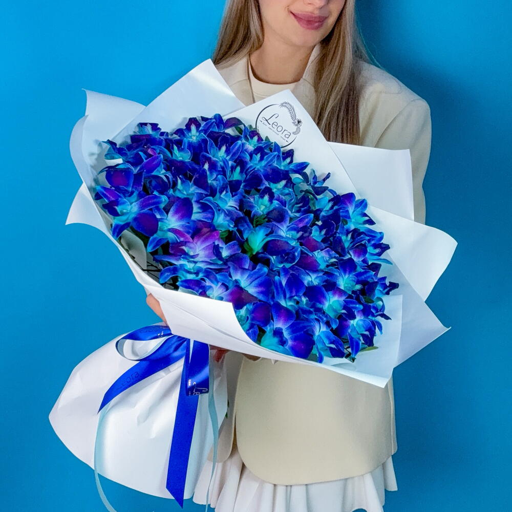 Букет Космос в белом из орхидей. Монобукет 116 Leoraflowers