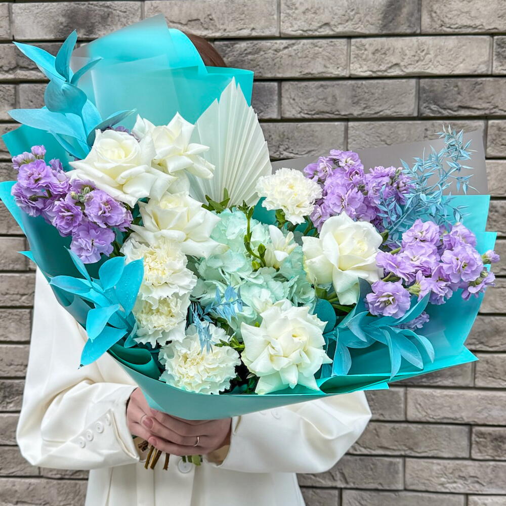 Автосркий букет с французской розой и ароматной маттиолой. Leoraflowers  5127