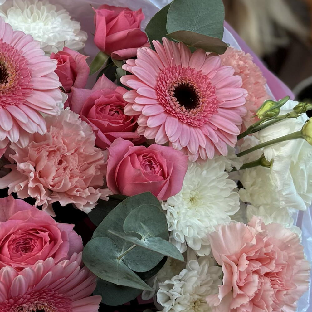 Букет пышный «Маленькое счастье💗» с герберами и кустовой розой