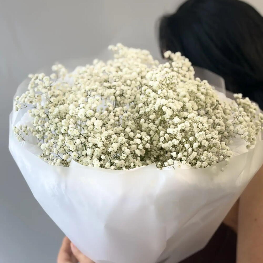 Монобукет из белой гипсофилы в белой матовой круглой упаковке/Цветы Уфа/Доставка  Уфа