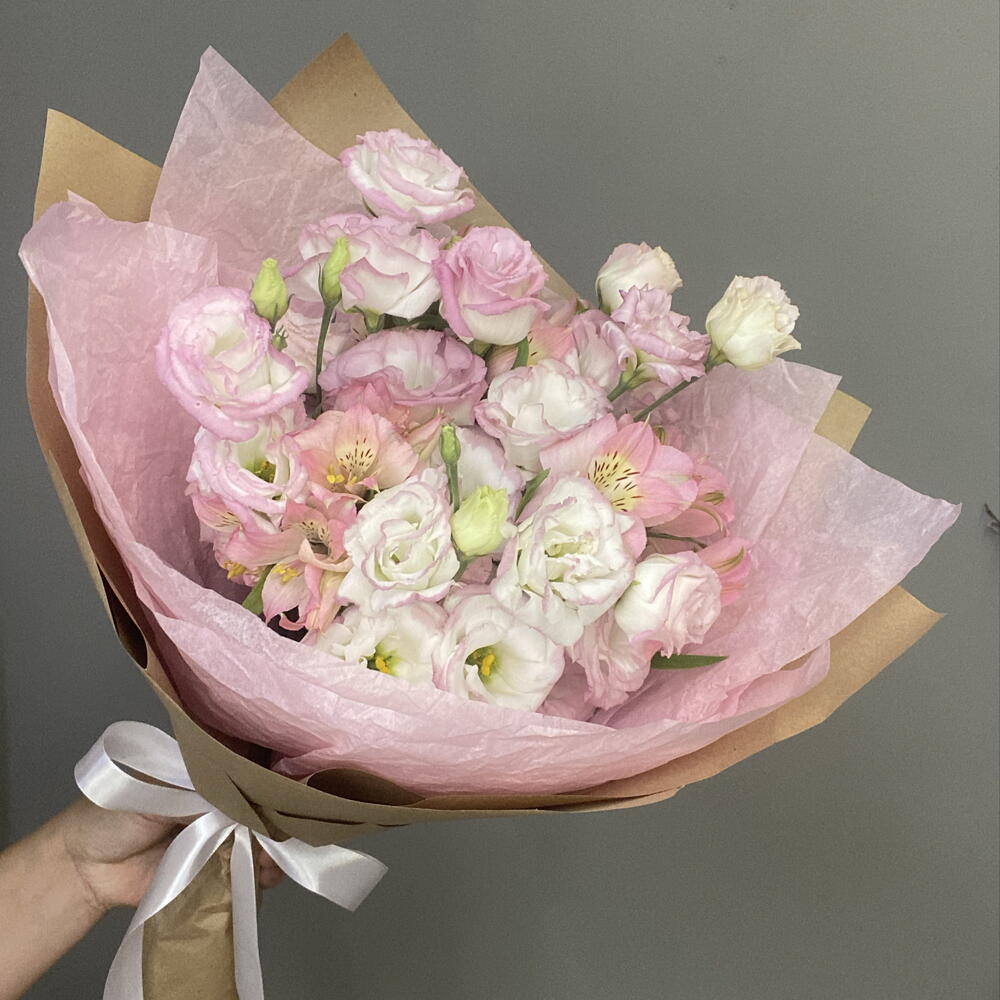 Букет с эустомой и альстромерией 💕