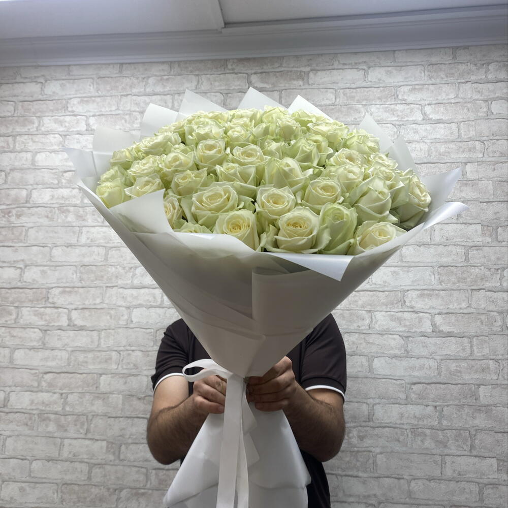 Белые розы 🥰🥰🥰