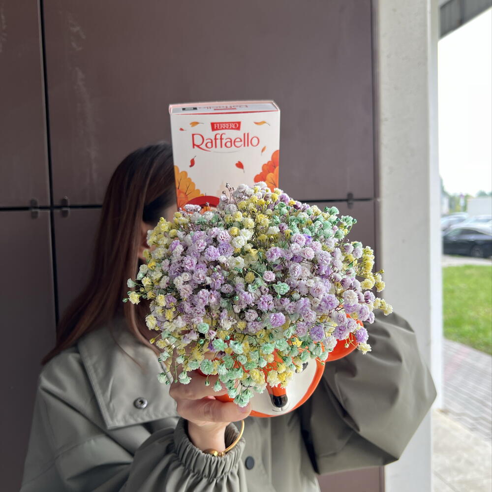 Цветы и конфеты воспитателю