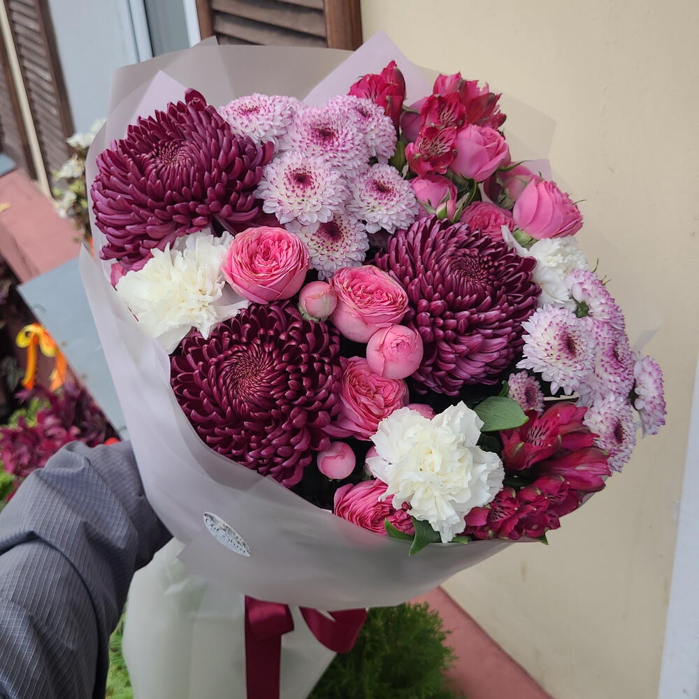 Букет микс хризантем и кустовой розы Purple