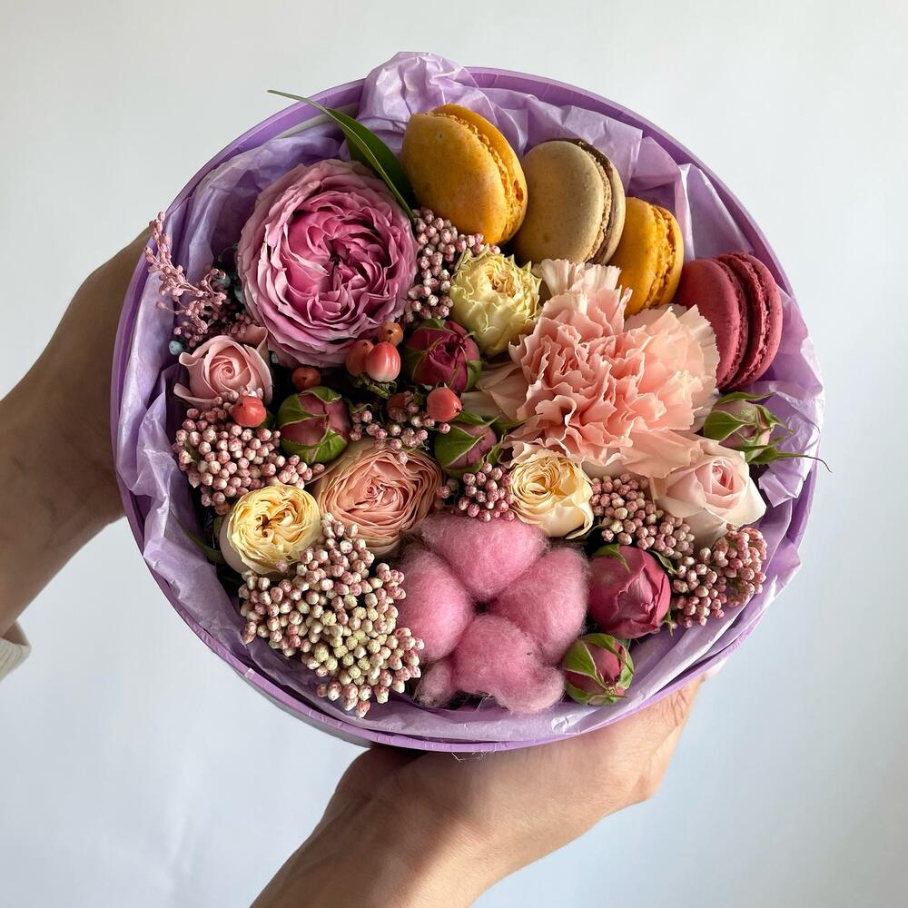 Коробка Лиловый шик с макаронс