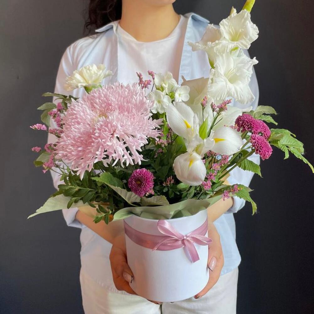 Коробочка с гладиолусом