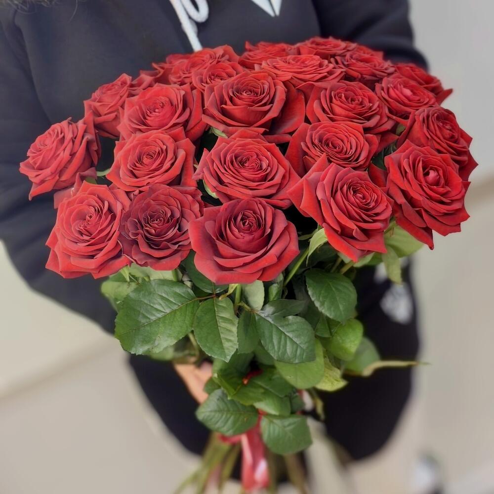 Букет  красных роз 25 шт