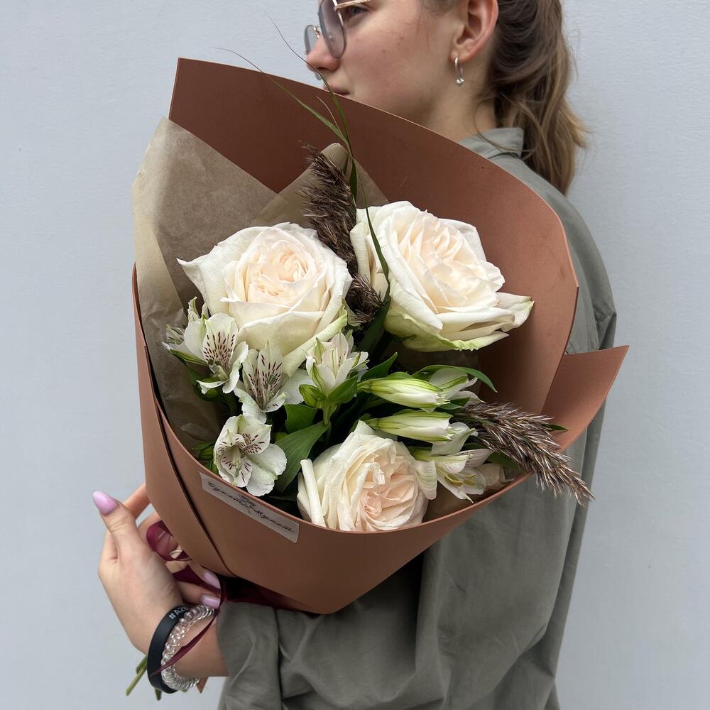 Букет «Шоколадное мороженое» (премиальная роза и альстромерия), Цветы ...