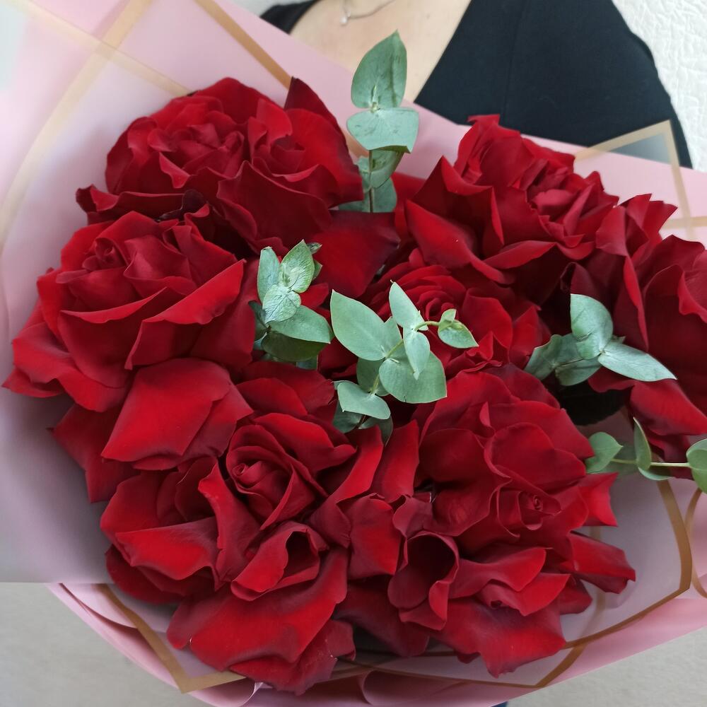 7 французских роз с зеленью