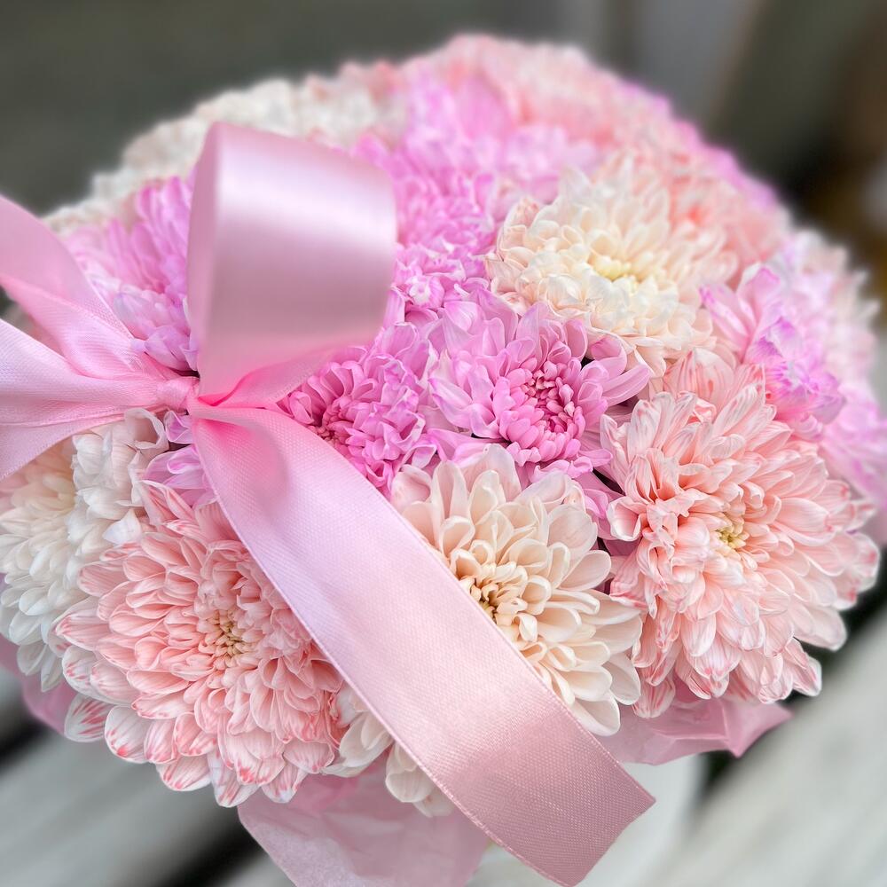 A delicate composition of chrysanthemums