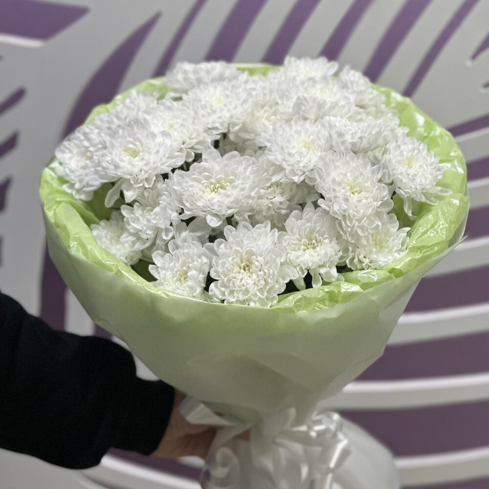 Букет из белой кустовой хризантемы