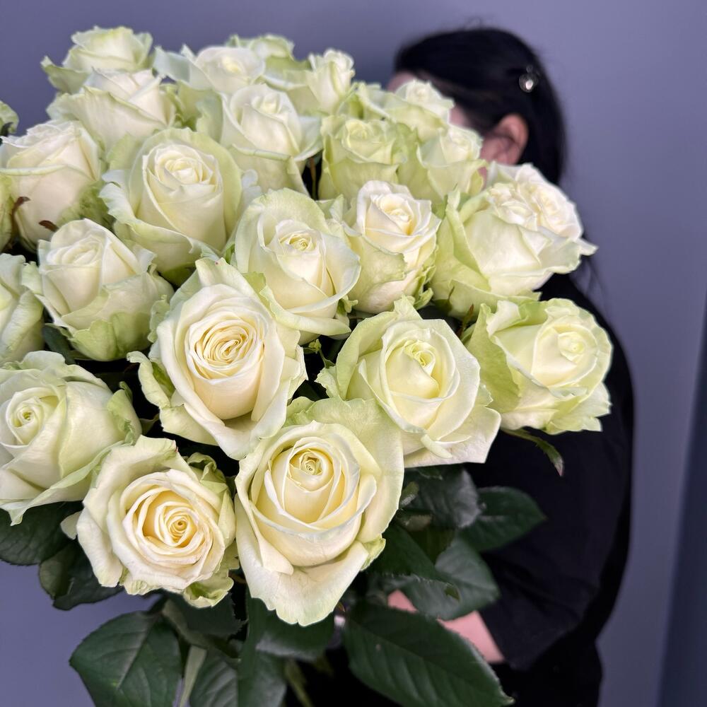 Букет из 25 белых роз 🤍