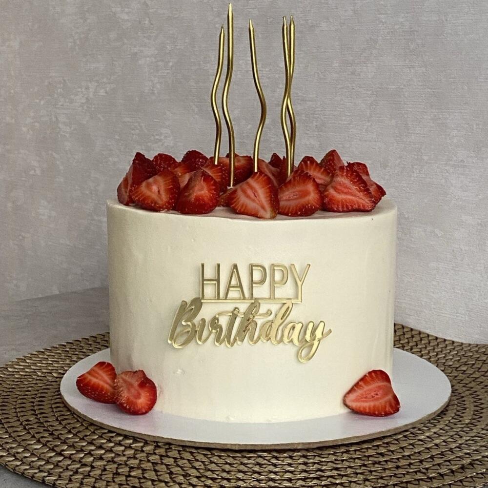 Торт happy  birthday с  клубникой