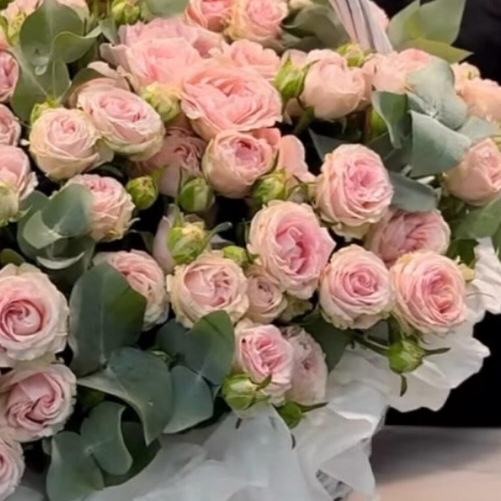 Корзина с цветами моно