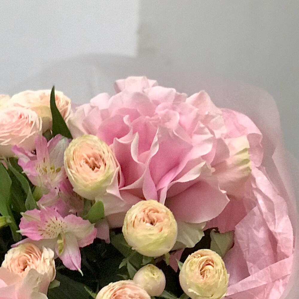 Букет Pink Французские розы с кустовыми пионовидными розами