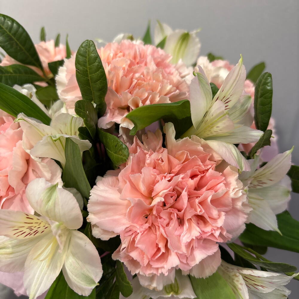 Стаканчик с диантусома и альстромерией🌸