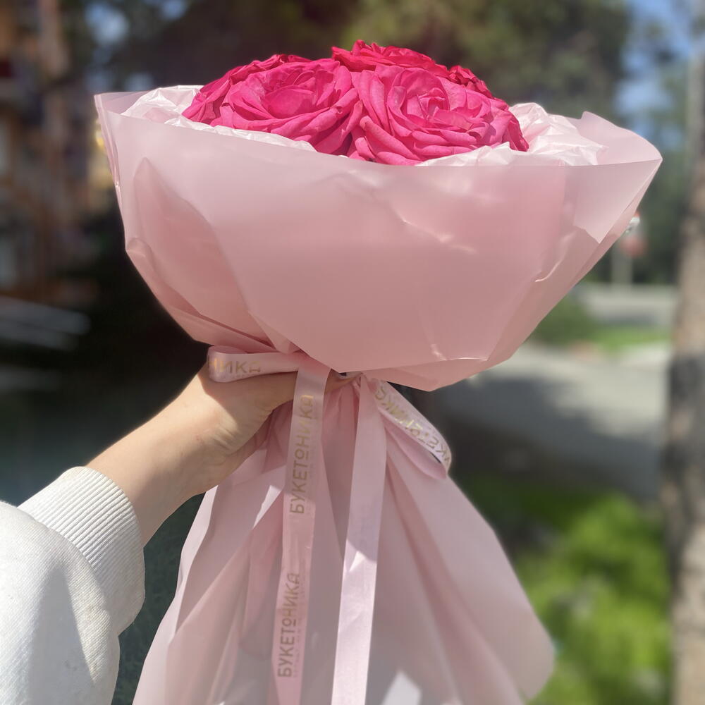 Букет из розовых роз